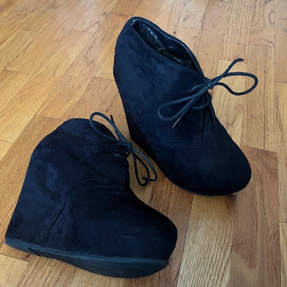 Breckelles faux suede wedges size 7 - Picture 2 of 8